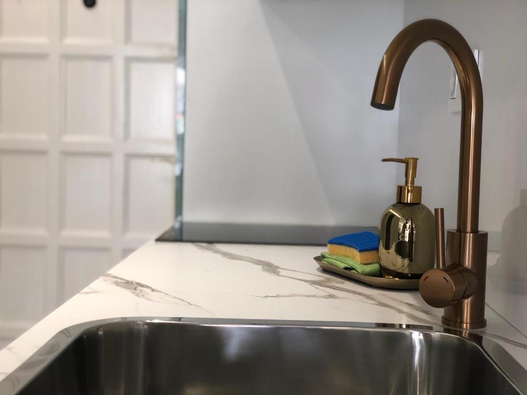 First Line Seaview Apartment أذيخي المظهر الخارجي الصورة